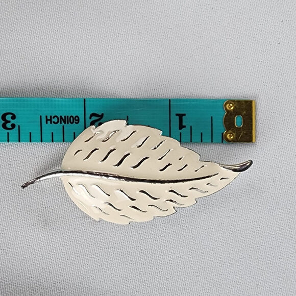 Vintage White Enamel Leaf Brooch - Picture 3 of 3